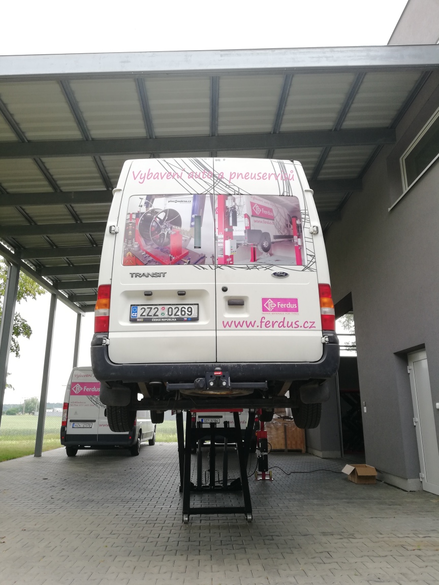 Mobilní nůžkový zvedák SF-K2800V2 Předváděcí kus