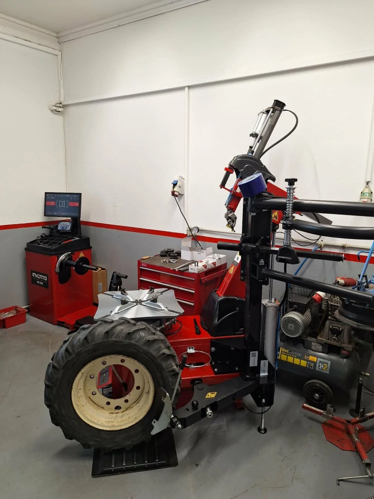 INVENTO TC 724 LL MI HA - zouvačka pneu 24'' s automatickým palecem, helperem a rolnami